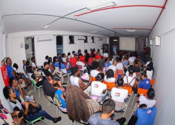 Candeias: Prefeitura debate tema do Racismo com historiador e alunos de rede pública de ensino