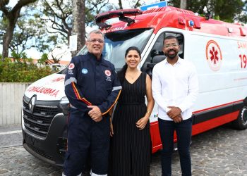 Candeias recebe nova ambulância para reforçar o atendimento do SAMU 