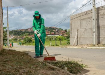 Candeias: SEMAN intensifica serviços de capinação e roçagem como parte das metas para os primeiros 100 dias de gestão