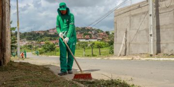 Candeias: SEMAN intensifica serviços de capinação e roçagem como parte das metas para os primeiros 100 dias de gestão