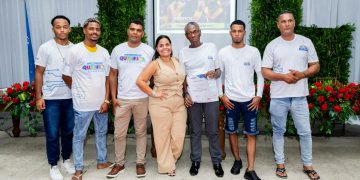 Candeias: Estudantes da EJA recebem certificado de conclusão de curso profissional