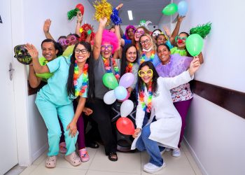 Candeias: Carnaval humanizado leva alegria da avenida para pacientes do Hospital José Mário dos Santos