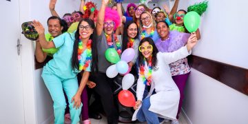 Candeias: Carnaval humanizado leva alegria da avenida para pacientes do Hospital José Mário dos Santos