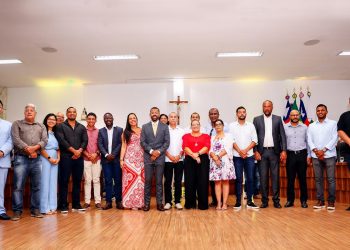 Candeias: Prefeito Eriton ler mensagem em abertura dos trabalhos legislativo