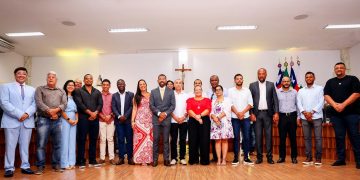 Candeias: Prefeito Eriton ler mensagem em abertura dos trabalhos legislativo