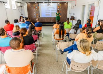 Servidores de Candeias participam de treinamento para gestão de contratos e fluxo orçamentário