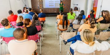 Servidores de Candeias participam de treinamento para gestão de contratos e fluxo orçamentário