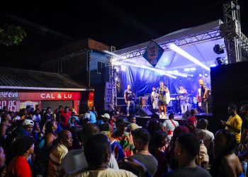 Candeias: Foliões curtem última noite de carnaval em grande estilo