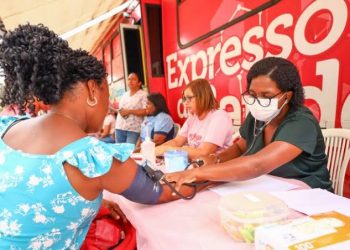 Caravana da Mulher leva serviços gratuitos para o público feminino em Candeias