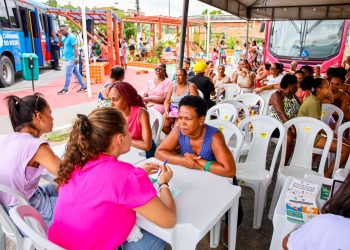 Candeias: Caravana da saúde e social atende dezenas de mulheres em Passé