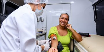 Candeias: Moradoras aproveitam último dia da Caravana da Mulher para fazer check-up da saúde