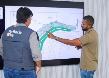Candeias: Técnicos da SEINFO e da UFBA discutem 1ª etapa do plano de ação para conter erosão do buracão