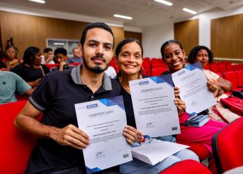 Candeias: Prefeitura certifica jovens e adultos em cursos técnicos