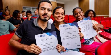 Candeias: Prefeitura certifica jovens e adultos em cursos técnicos