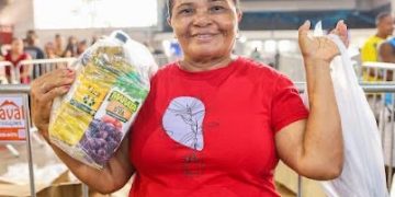 Candeias: Beneficiários destacam organização e rapidez na entrega da cesta e do peixe