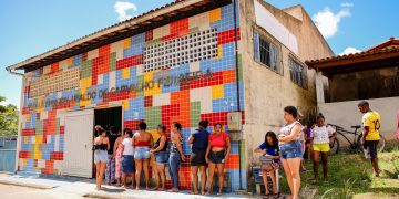 Beneficiários dos distritos fazem fila para garantir o ticket da Semana Santa