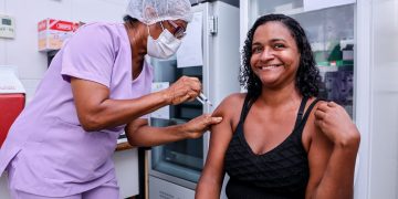 Candeias: SESAU inicia campanha de vacinação contra a gripe na sede e nos distritos; confira cronograma