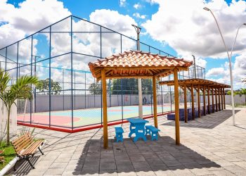 Moradores comemoram inauguração do primeiro equipamento de Saúde e Lazer da Nova Brasília