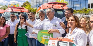 Candeias: Prefeito Eriton recebe novos veículos para atuação na área da saúde e segurança pública