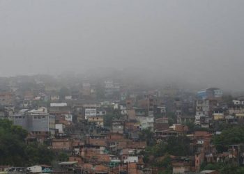 Em seis horas, já choveu quase o dobro do previsto em Candeias