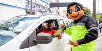 Candeias: Com óculos simuladores de embriaguez, ação do Maio Amarelo conscientiza moradores