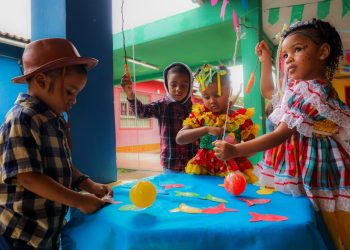 Candeias: Arraiá nas Escolas anima a criançada e celebra a cultura nordestina