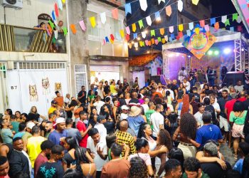 Candeias: Centenas de pessoas participam da 1ª noite do São Pedro na sede e distritos