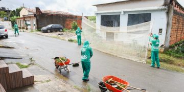 Candeias: Mutirão de limpeza da SEMAN muda visual de várias ruas do Ouro Negro