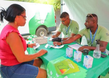 Candeias: Prefeitura e empresa privada selam parceria para troca de lâmpadas em comunidades