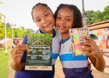 Candeias: Alunos da Escola Castro Alves participam de aula extraclasse sobre a importância dos manguezais
