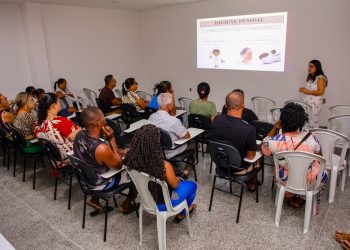 Candeias: SEMOP promove curso de capacitação para fiscais e feirantes