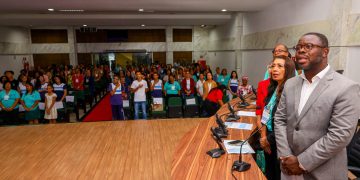 Candeias: Profissionais da educação e demais entidades participam da apresentação dos resultados das metas do PME
