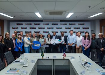 Candeias: Prefeito se reúne com governador, apresenta pautas da cidade e anuncia entrega da reforma da maternidade do Hospital Ouro Negro nesta sexta-feira (29)