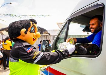 Candeias: SEMOB finaliza ações do trânsito com panfletagem nos transportes alternativos