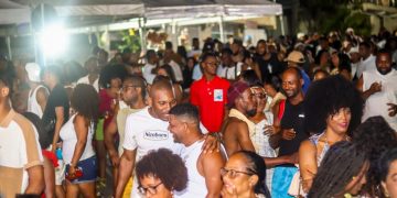 Candeias: Comunidade de Passagem dos Teixeiras cai no samba em dia festivo à padroeira Nª.Sª de Nazaré