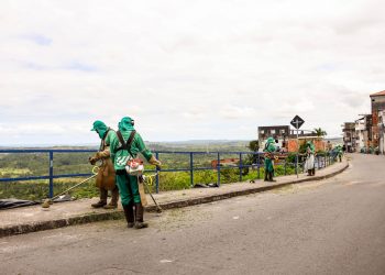 Candeias: “SEMAN nos bairros” inicia mutirão de limpeza com quase 100 profissionais no Malembá