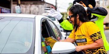 Candeias: SEMOB iniciou Semana Nacional do Trânsito com blitz educativa