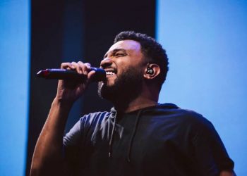 Candeias: Pela 4ª vez, Eli Soares se apresenta na Semana Evangélica