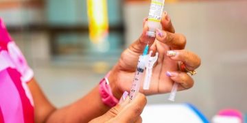 Candeias: SESAU registra aumento na cobertura vacinal e ultrapassa 54 mil doses aplicadas em 2025