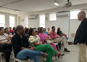 Em homenagem ao Dia do Secretário(a), SEDUC promove palestra motivacional para a classe