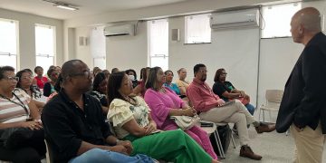 Em homenagem ao Dia do Secretário(a), SEDUC promove palestra motivacional para a classe