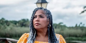 Candeias: Nara Costa, a Serva de Deus, se apresenta na primeira noite da Semana Evangélica