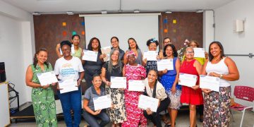 Candeias: Artesãs recebem certificado de conclusão de curso