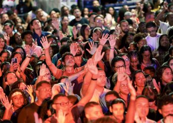 Candeias: Fé, adoração e momentos de ministração marcam 2ª noite da Semana Evangélica