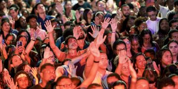 Candeias: Fé, adoração e momentos de ministração marcam 2ª noite da Semana Evangélica