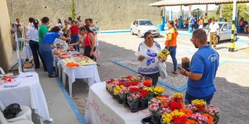 Candeias: SEMAN recepciona amigos e familiares de falecidos com flores, música e café da manhã