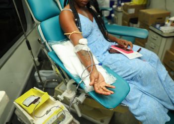 Candeias: Ônibus do Hemoba chega ao município e população começa a fazer doação de sangue e cadastro para medula óssea