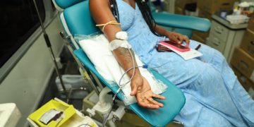 Candeias: Ônibus do Hemoba chega ao município e população começa a fazer doação de sangue e cadastro para medula óssea