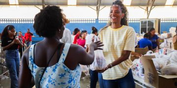 Candeias: Prefeitura entrega cestas natalinas e garante ceia para mais de 20 mil famílias