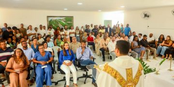 Candeias: Prefeito e servidores iniciam 1º dia útil de trabalho com missa solene